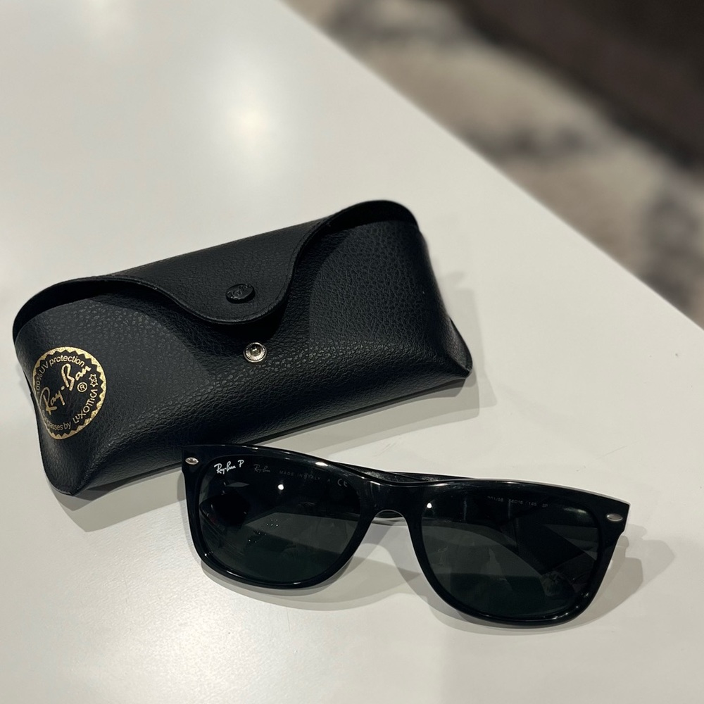 Black Ray-Ban Wayfarers